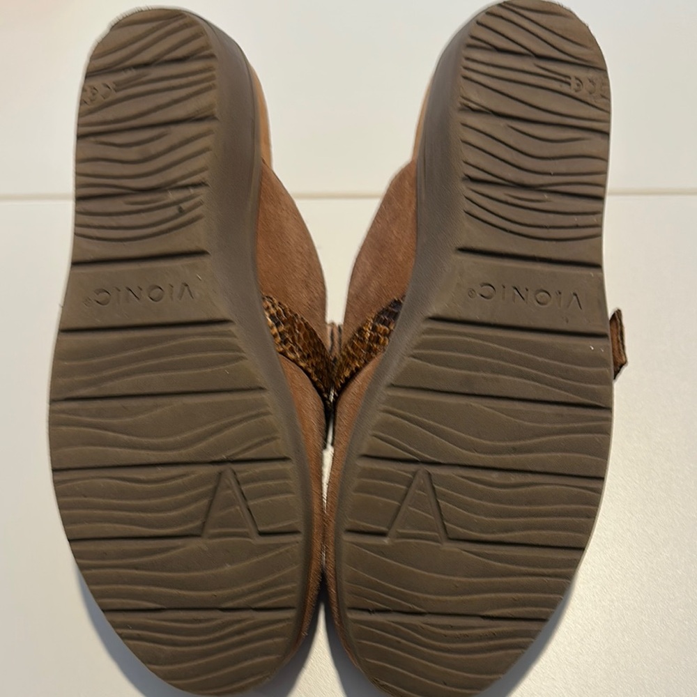 Vionic Tan Mules with Patterned Strap - Picture 4 of 4